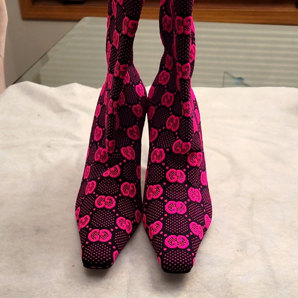 Gucci Women's Pink and Black Boots Different Sizes one Is 7 the other 7.5